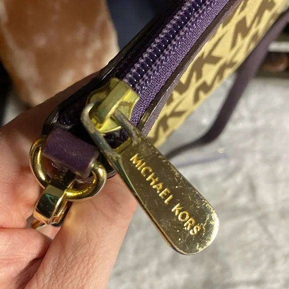 EUC Michael Kors Wristlet - Picture 2 of 5